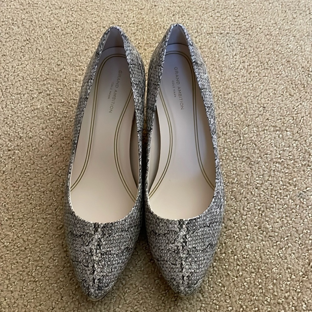 Cole Haan wedge, never wore, size 8.5
Cute design, incredibly comfy - Picture 2 of 8